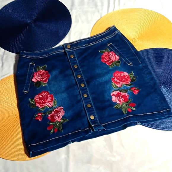 INC International Concepts Dresses & Skirts - EUC INC denim embroidered skirt